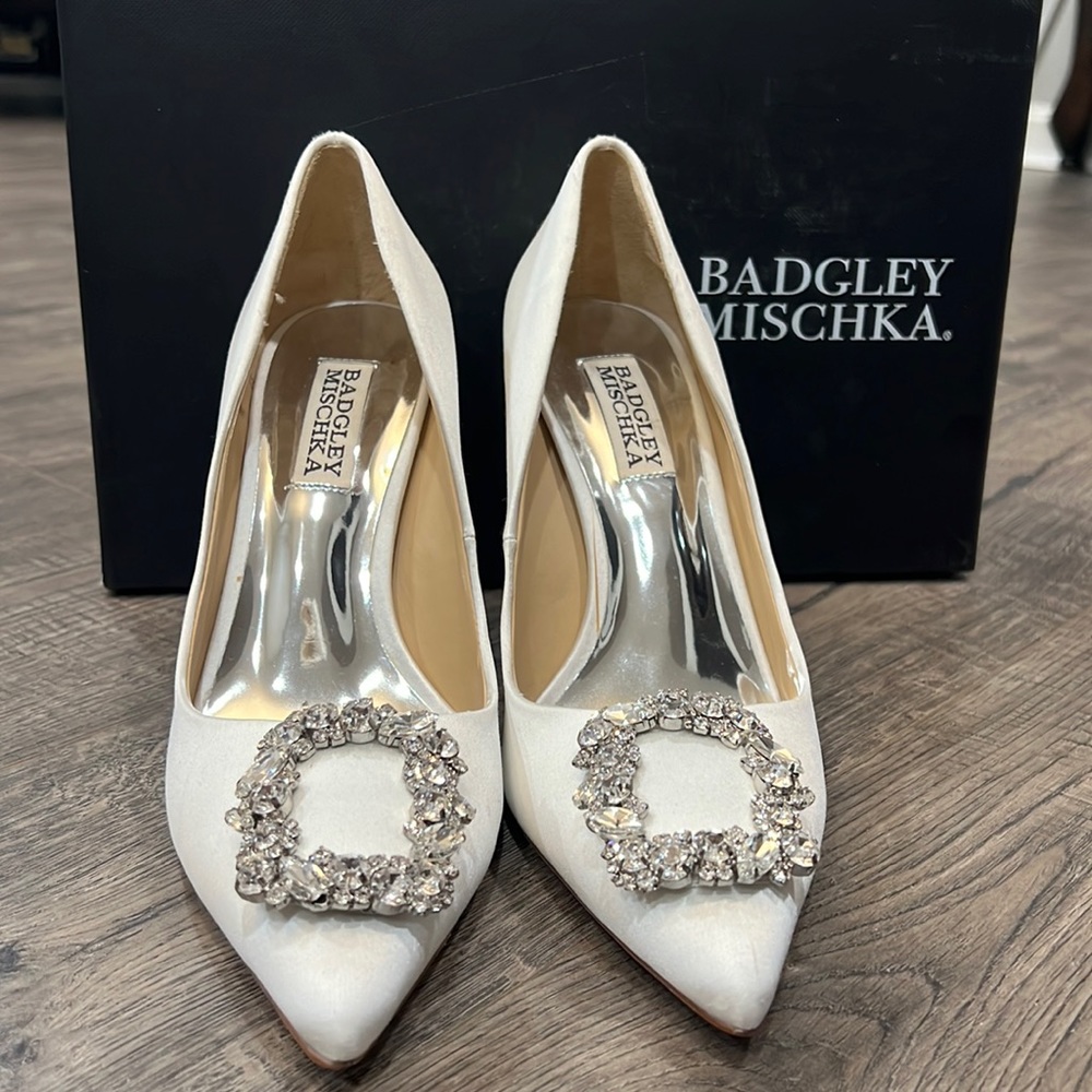 Badgley Mischka Cher Satin White Size 8